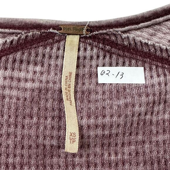Free People Maroon Waffle Distressed Oversize V-neck Shirt Women's Size XS 62-13 - Picture 3 of 6